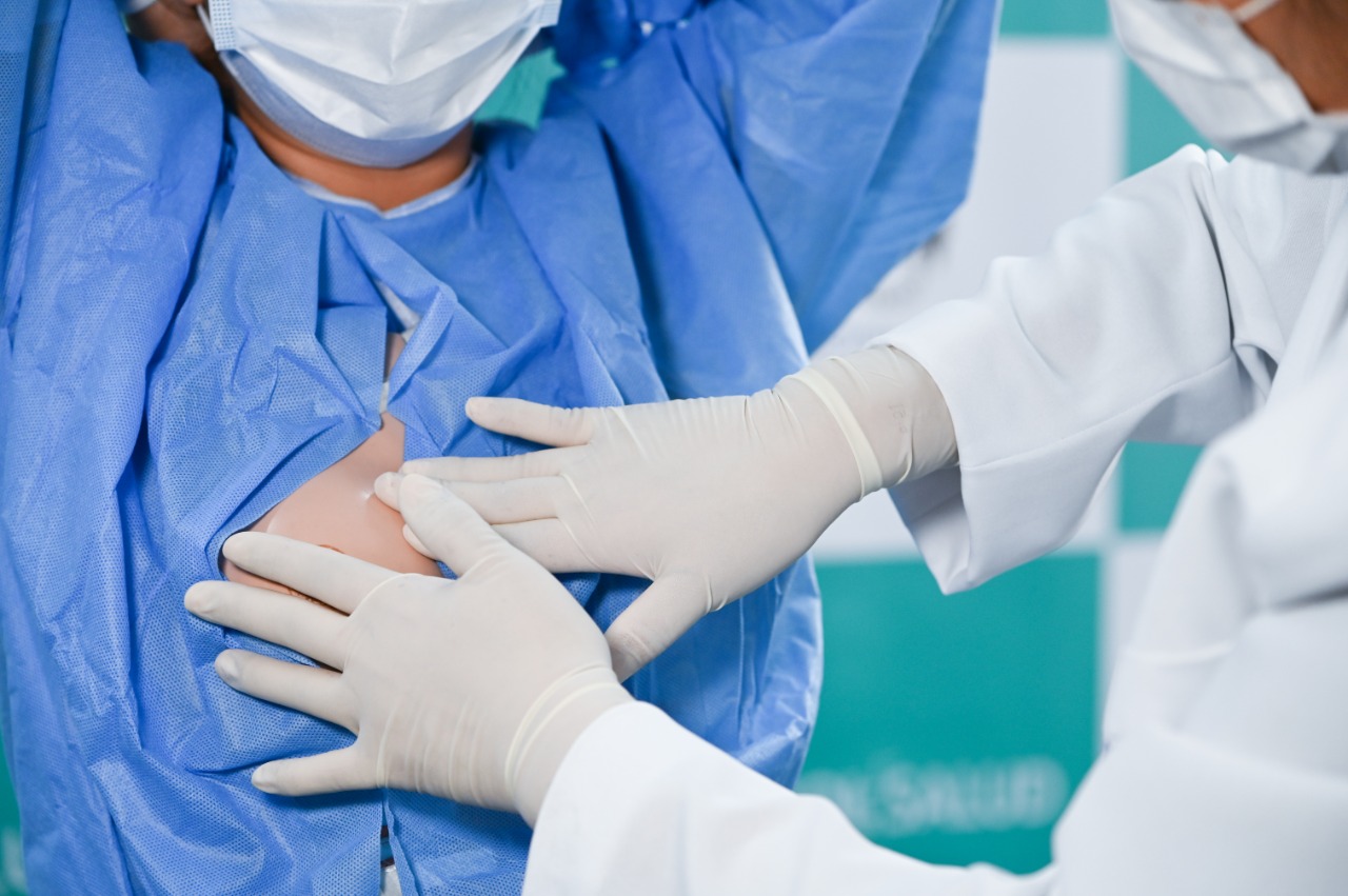 Frecuente autoexamen de mamas permite prevenir el cáncer