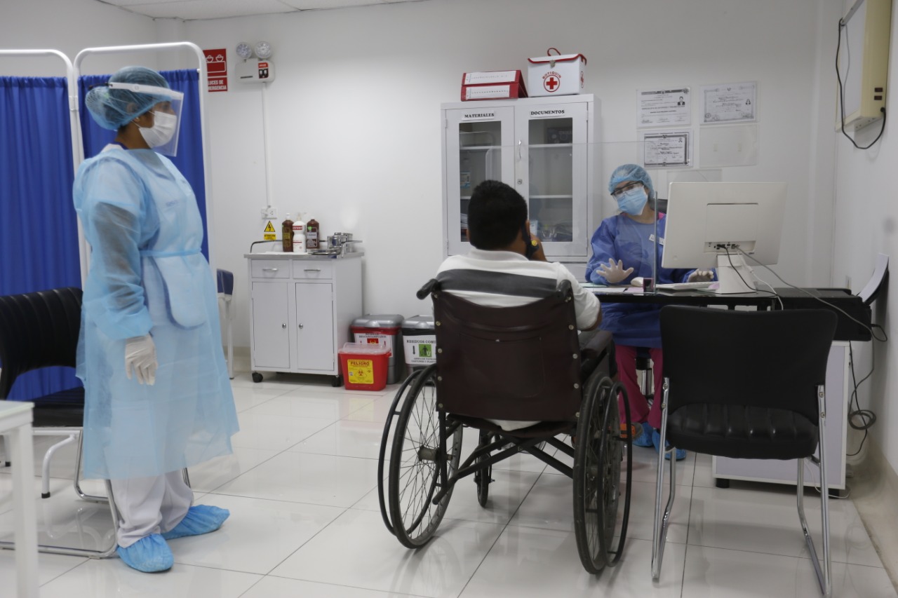 Alcalde de Lima atendió pedido de ayuda de vecino de escasos recursos