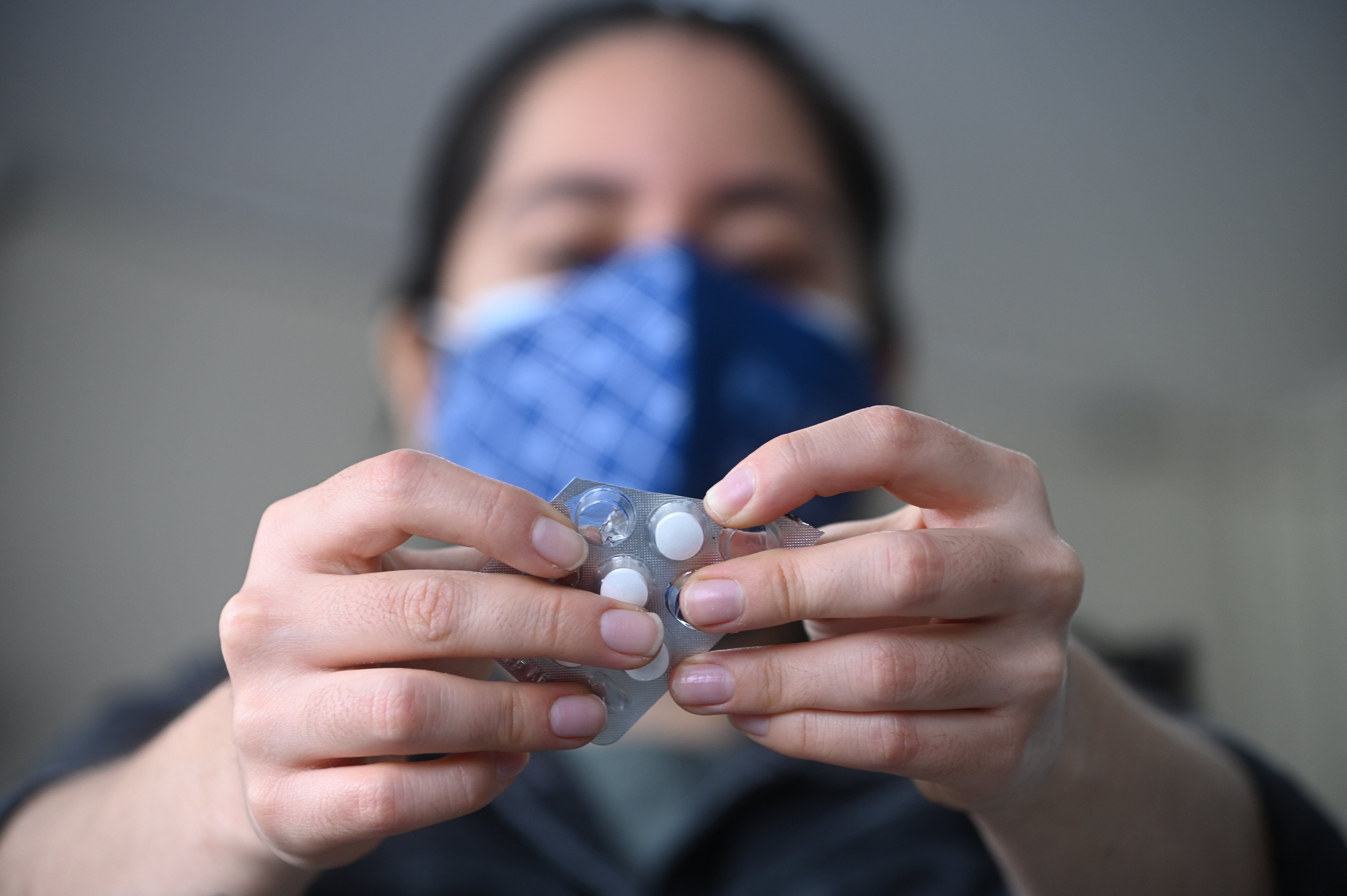 Covid-19: Automedicación puede generar resistencia a los antibióticos, intoxicación o daño hepático