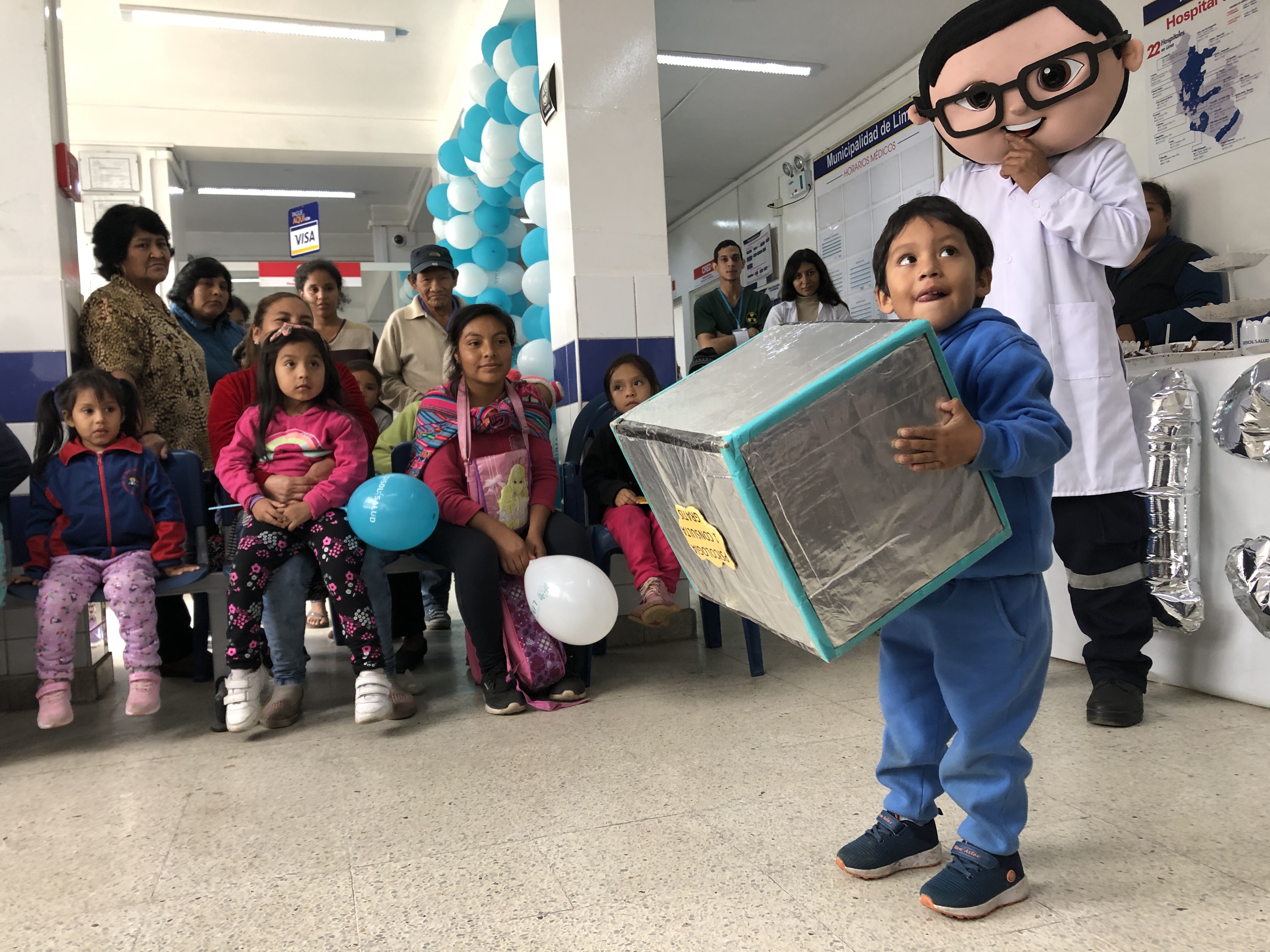 Con entusiasmo y atenciones gratuitas se celebró el aniversario del Centro Médico Juan Pablo II