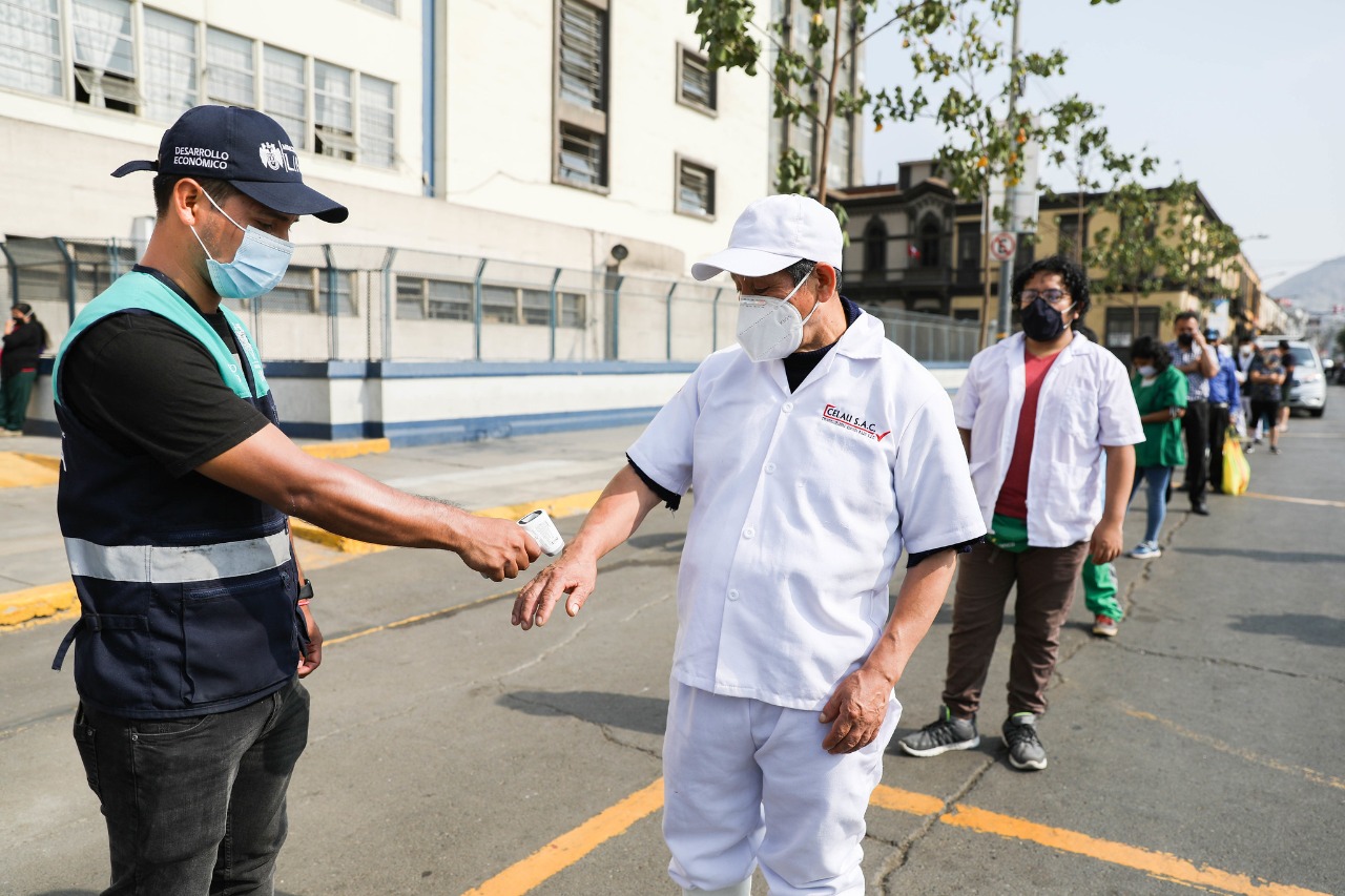 Covid-19: Campaña de salud atiende a comerciantes de mercados y conglomerados