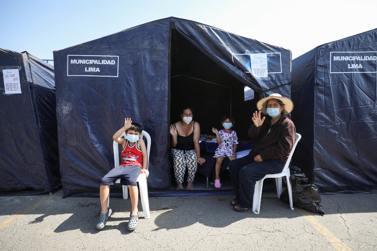 Centro deportivo de la Municipalidad de Lima alberga a las 18 familias damnificadas de incendio en el Jr. Paruro