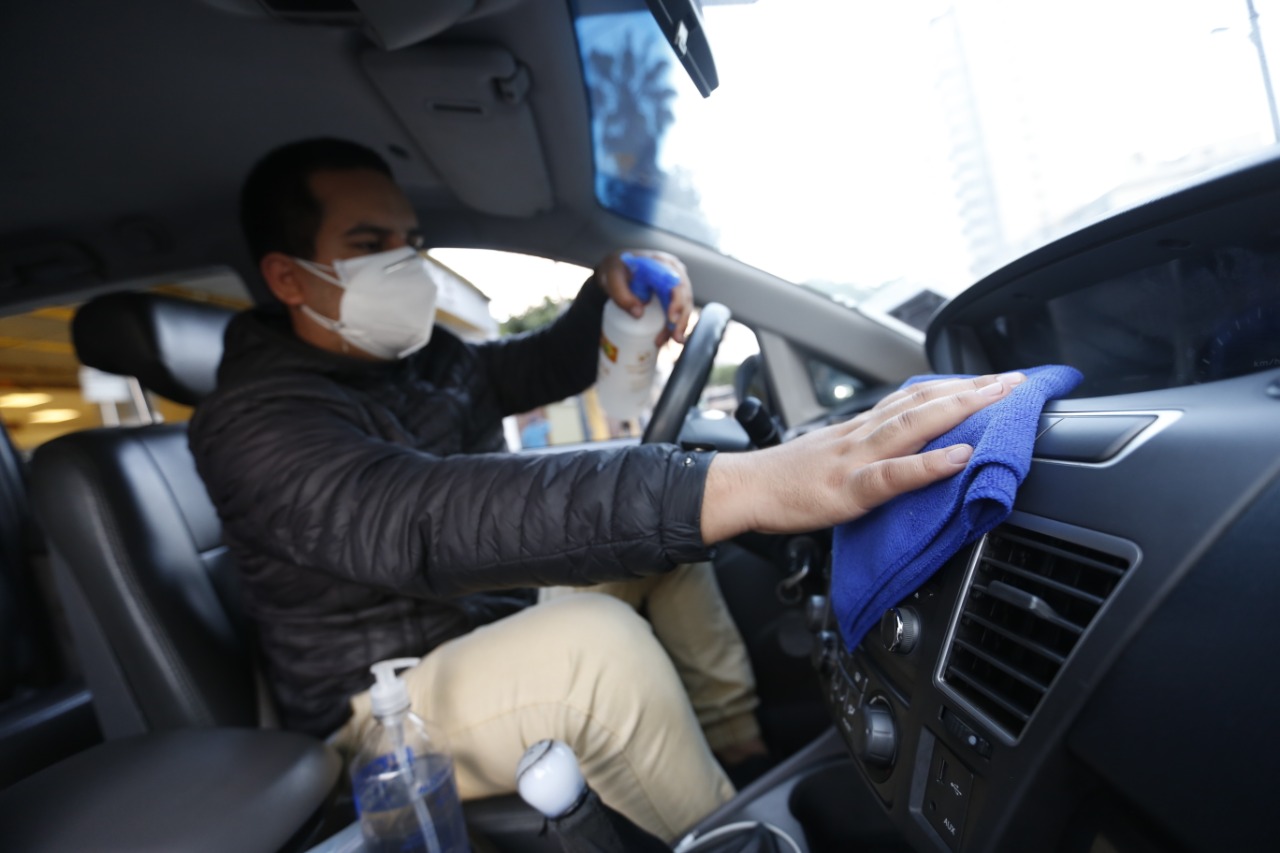 Desinfectar su vehículo de manera constante y adecuada puede evitar el contagio de COVID-19