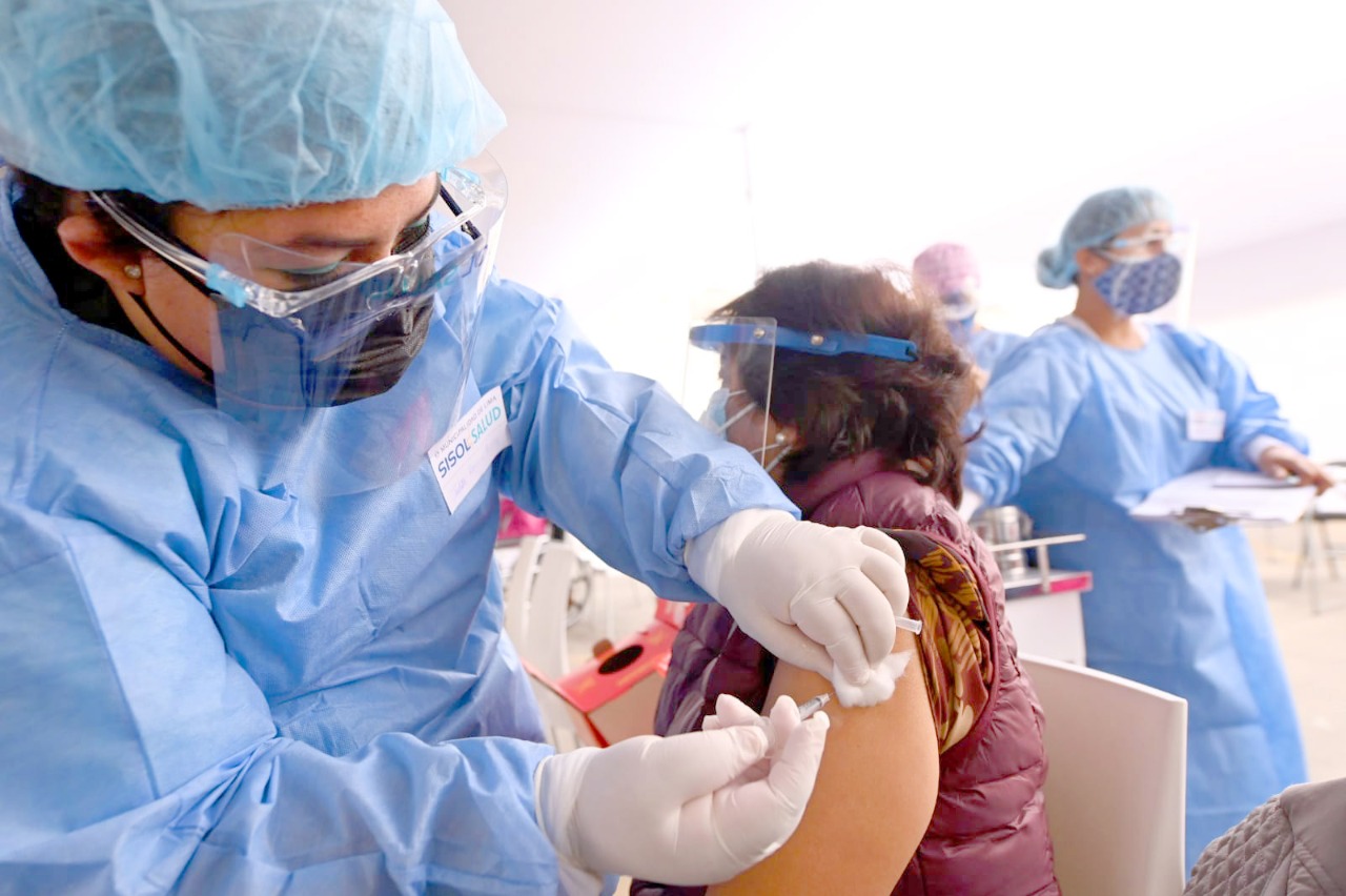 MML inicia vacunación contra el COVID-19 a adultos mayores de 65 años en el Parque de la Exposición