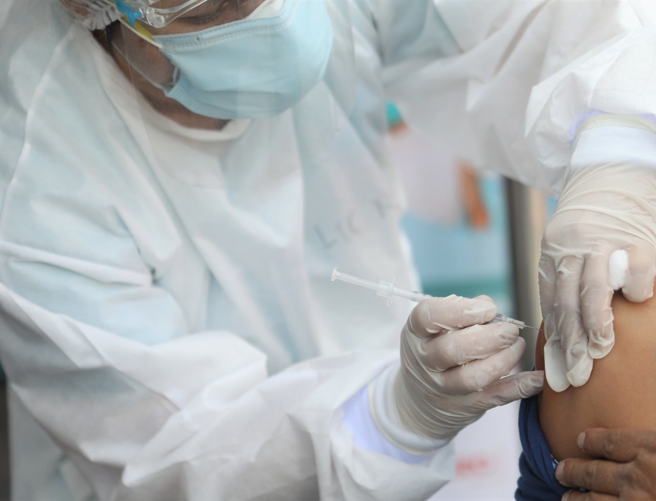 Alcalde Jorge Muñoz y ministra de Salud supervisaron jornada nacional de vacunación en San Juan de Luriganco