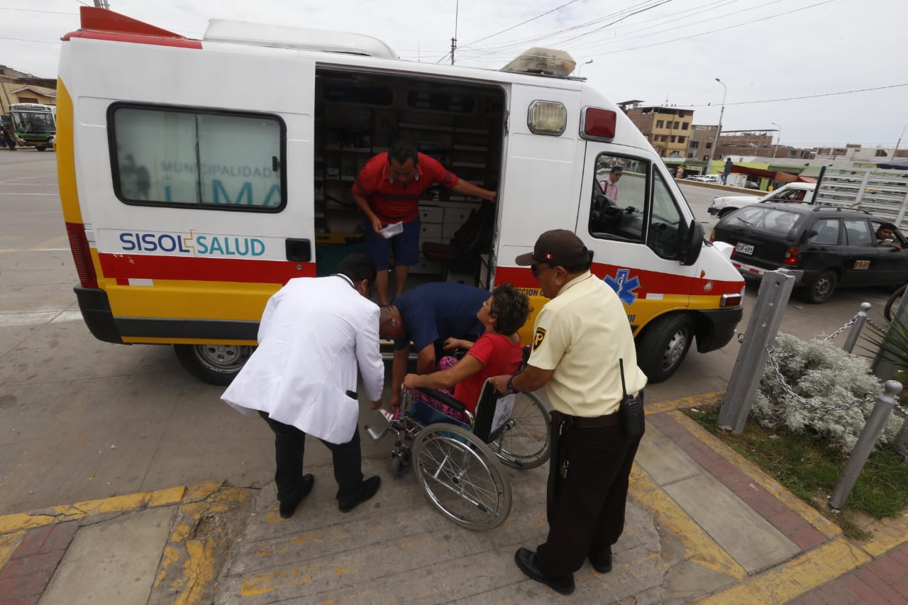 Sisol Salud despliega equipo médico en apoyo a afectados por incendio en Villa El Salvador