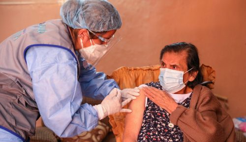 Cercado: MML y MINSA continúan jornada de vacunación contra el COVID-19 a mayores de 80 años con dificultad para desplazarse