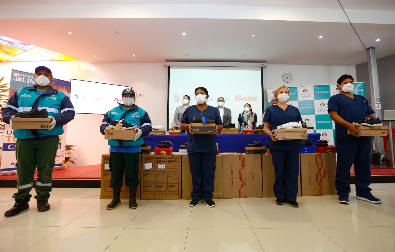 Bata dona calzados a equipo de primera línea de atención y sus familias de Sisol Salud