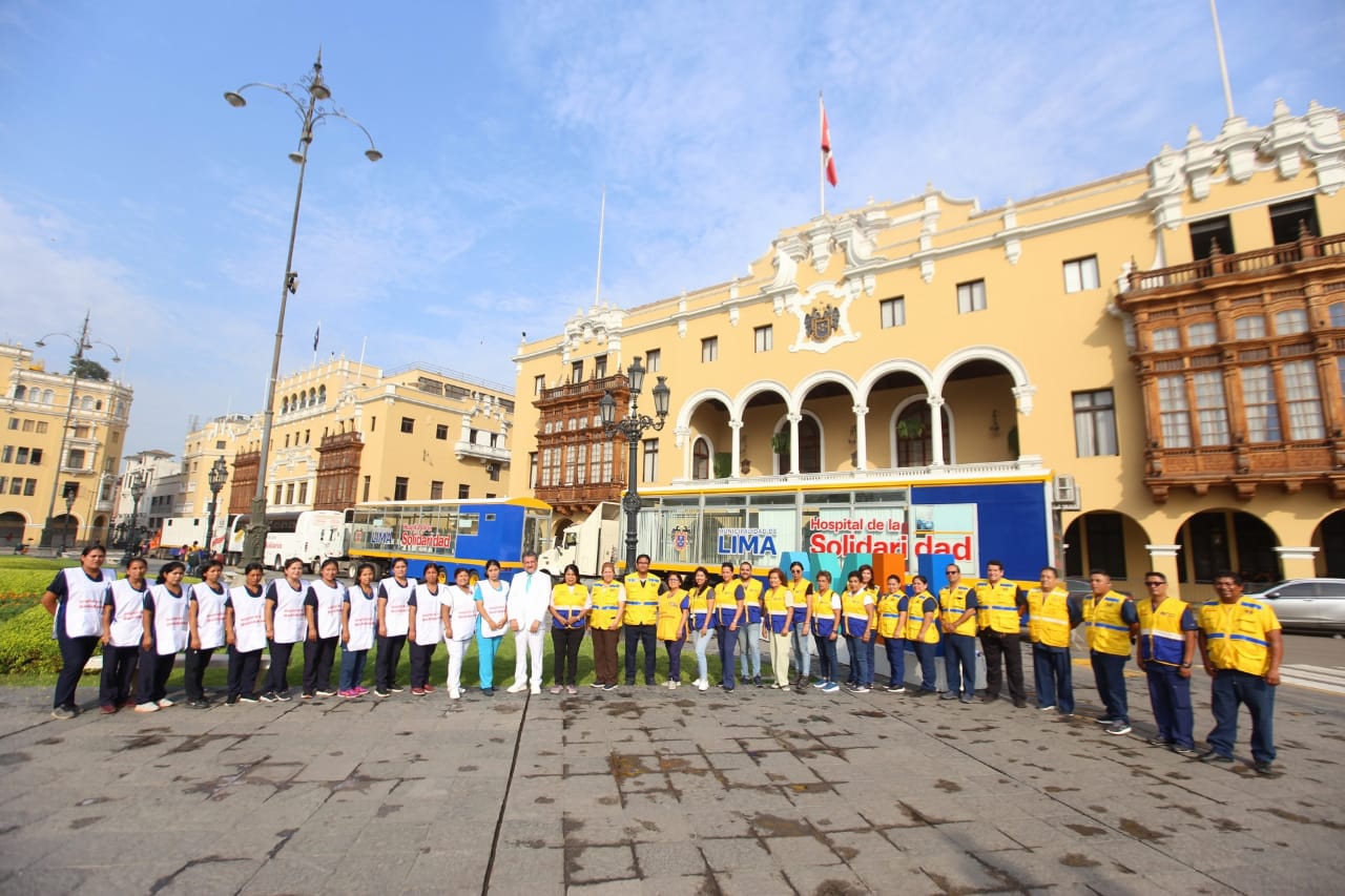HOSPITAL MÓVIL EN PLAZA DE ARMAS