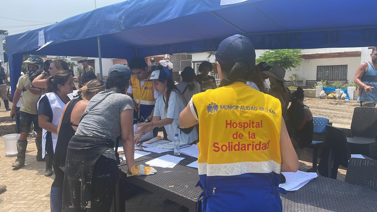 HOSPITAL PUNTA HERMOSA REGALA BLOQUEADORES A LOS VOLUNTARIADOS