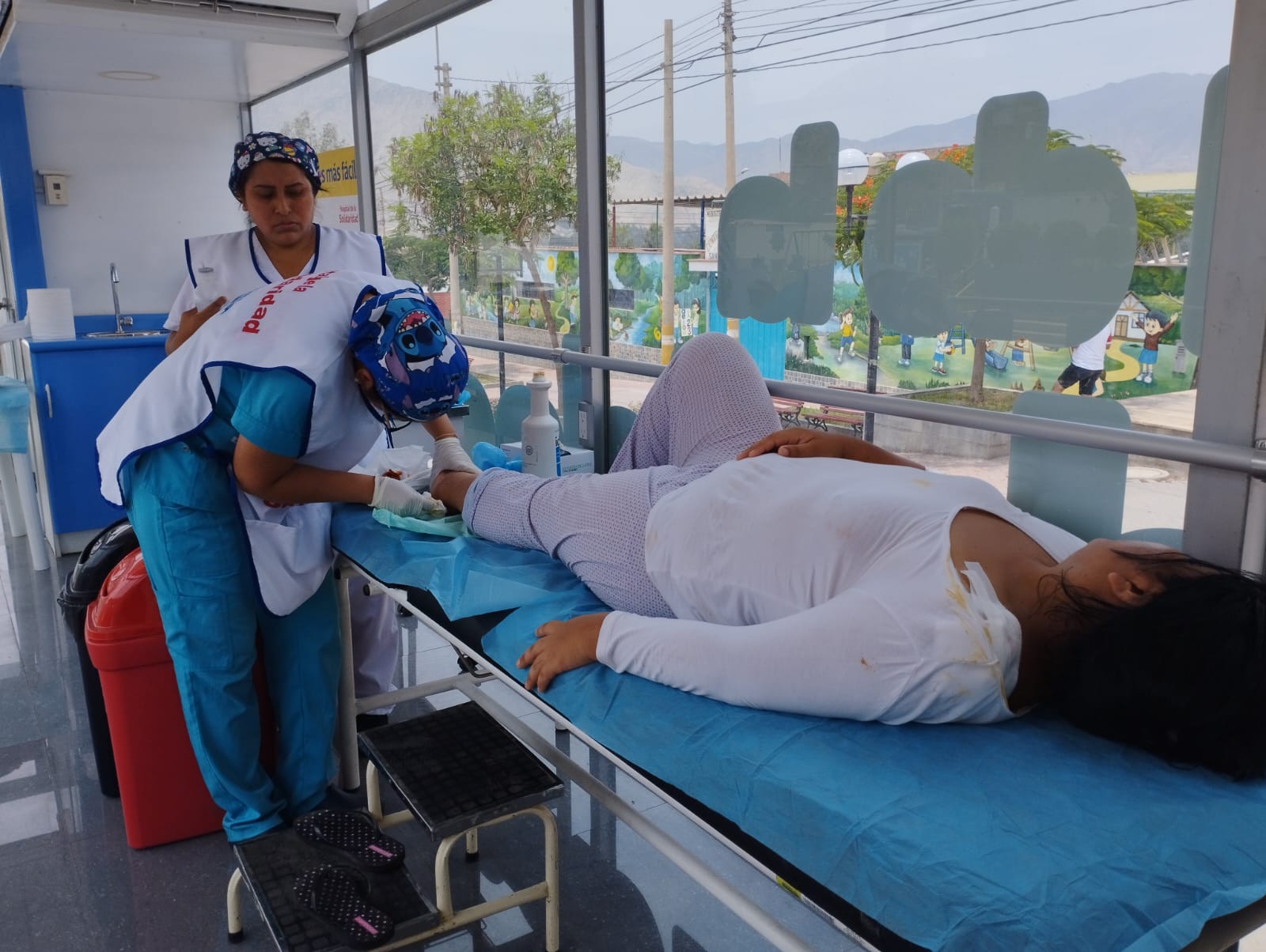 ATENCIÓN MÉDICA EN EL HOSPITAL MÓVIL EN PLAZA CIENEGUILLA